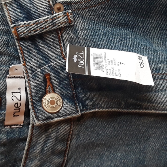 Rue21 size 7 high rise flared jean med wash distressed - Picture 2 of 5